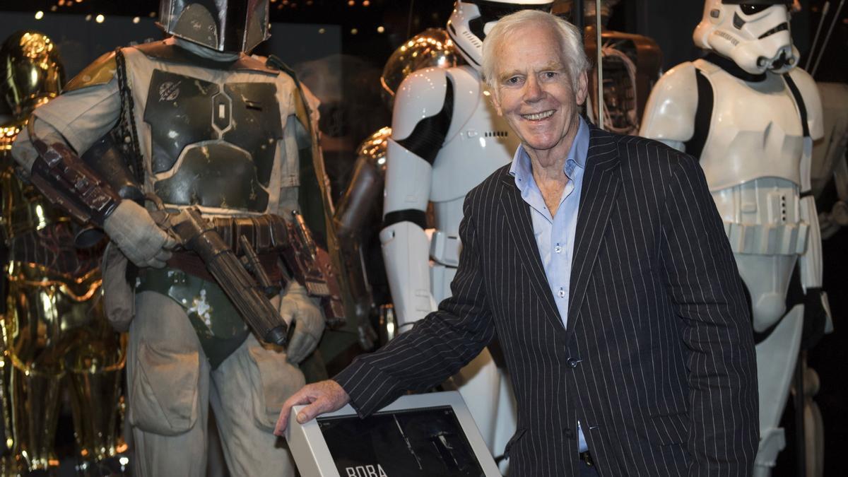 Jeremy Bulloch, junto a su personaje de Boba Fett, en una exposición de 'Star Wars' en Londres.