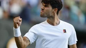Alcaraz celebra un punto contra Struff en su duelo de este viernes en Wimbledon.