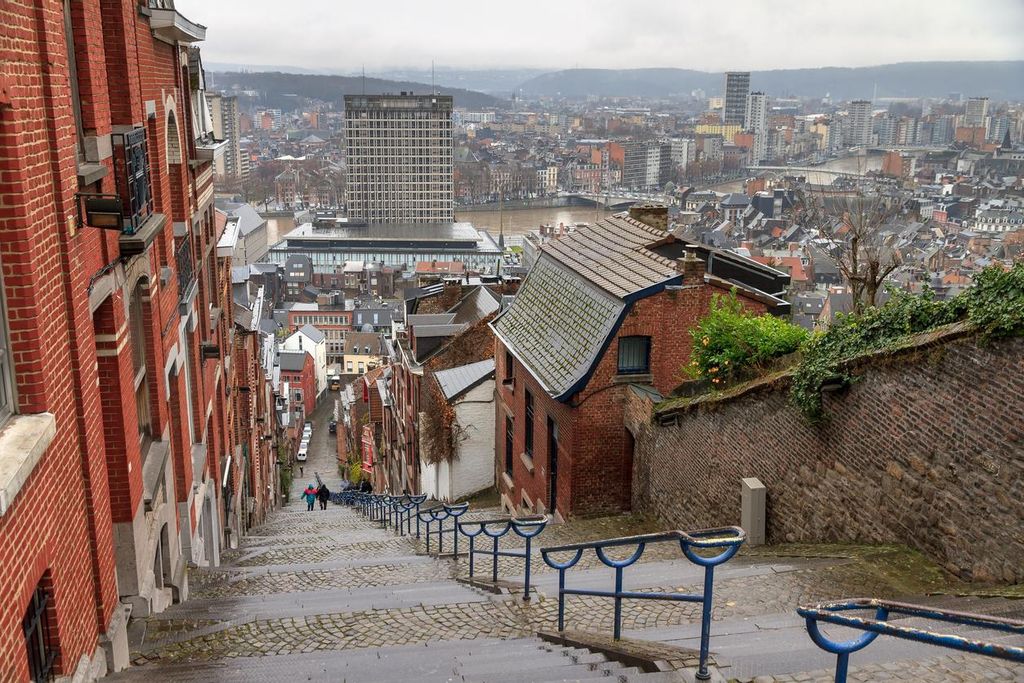 Desde las escaleras de Bueren se observa casi toda la ciudad