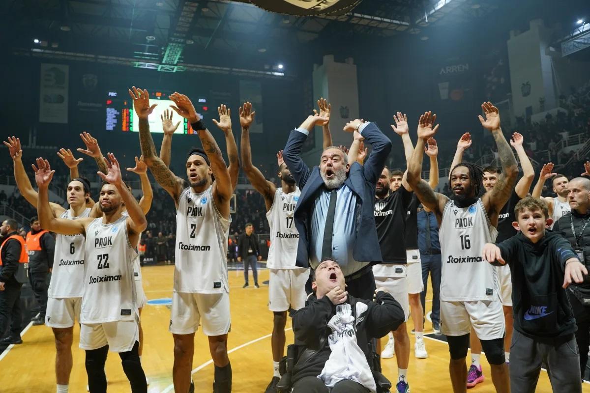 El PAOK, celebrando la clasificación para las semifinales de la FIBA Europe Cup