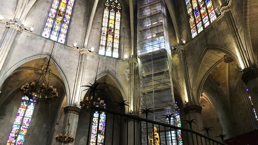 La bastida interior per fer les obres al pany de paret, finestral i vitrall de l&#039;absis