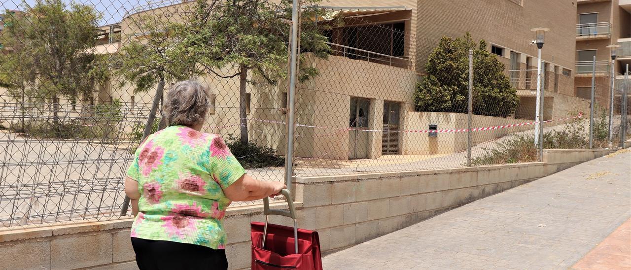 Residencia de ancianos de Santa Pola en estado abandonado desde hace años