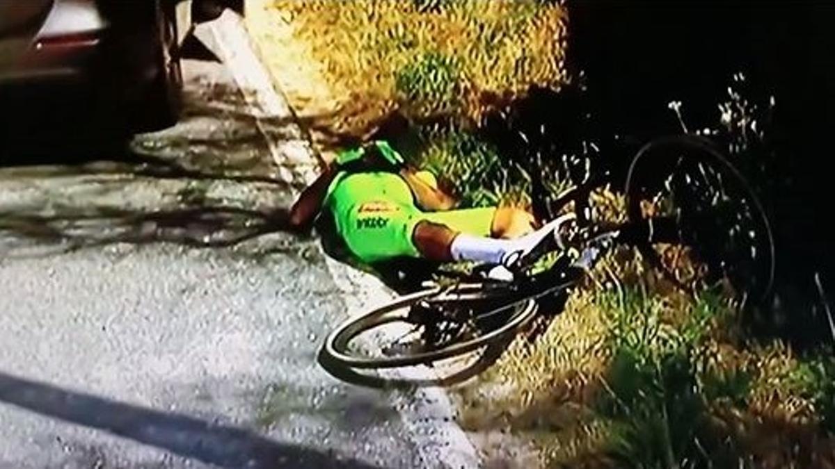 Se temió lo peor: así colapsó un ciclista por calor en plena Vuelta a Portugal