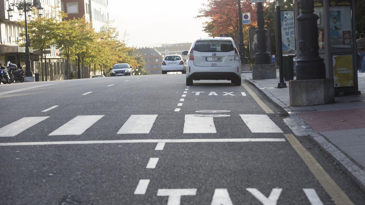 Una parada de taxi en Oviedo.