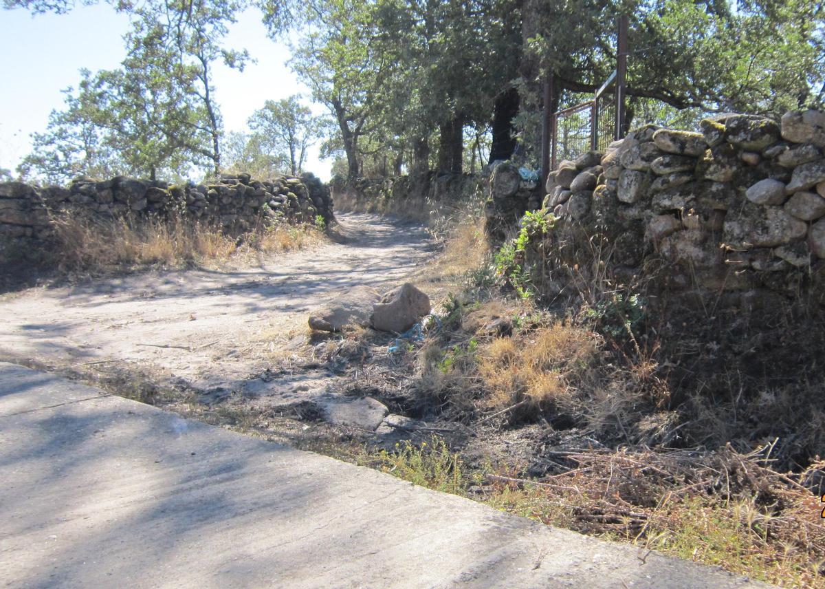 La calleja donde ocurrió el suceso en Perales del Puerto.