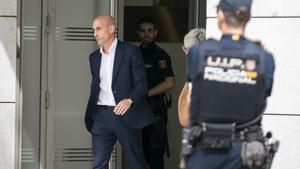 Archivo - Luis Rubiales, expresidente de la Real Federación Española de Fútbol (RFEF), sale de declarar de la Audiencia Nacional.