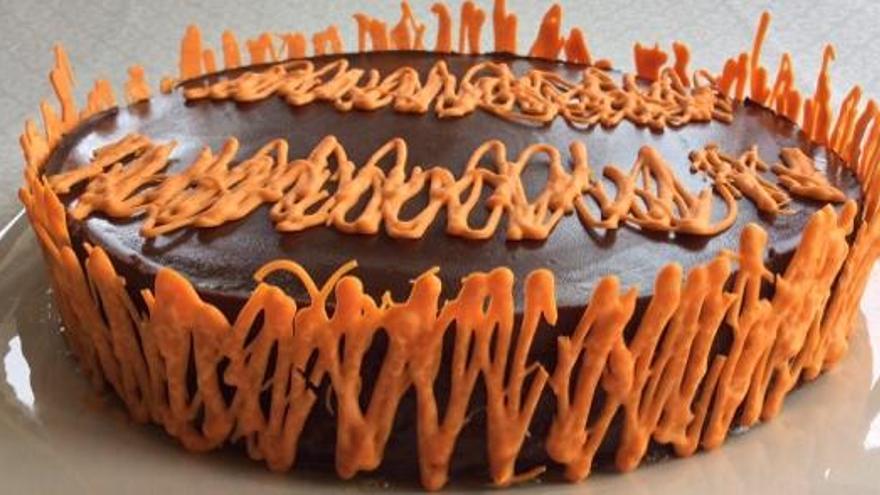 El postre de los más golosos: así se hace la tarta con chocolate de naranja que menos engorda