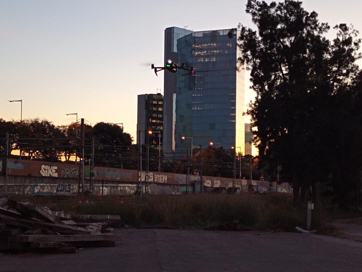 La unidad de drones de Mossos controlando la Estación de Francia de Barcelona