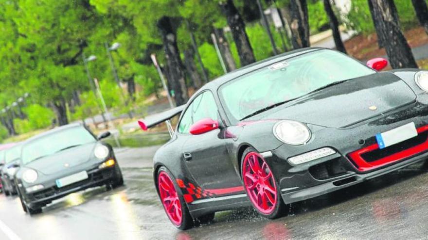 Hasta 53 automóviles Porsche se dieron cita en el evento solidario celebrado el pasado 30 de noviembre que logró recaudar 2.000 euros para fines benéficos
