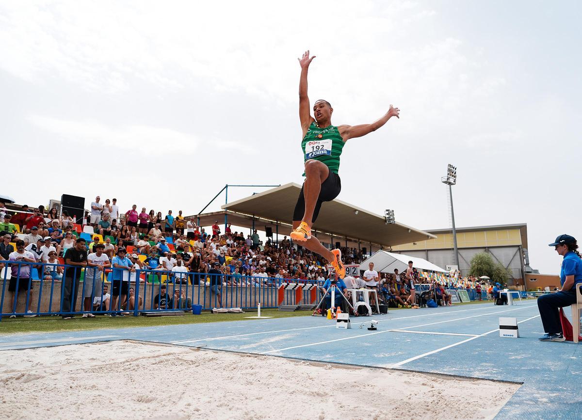 Anthony Yunier Pérez impuso su ley en el salto de longitud masculino para proclamarse campeón de España con un mejor brinco de 7,67 metros.