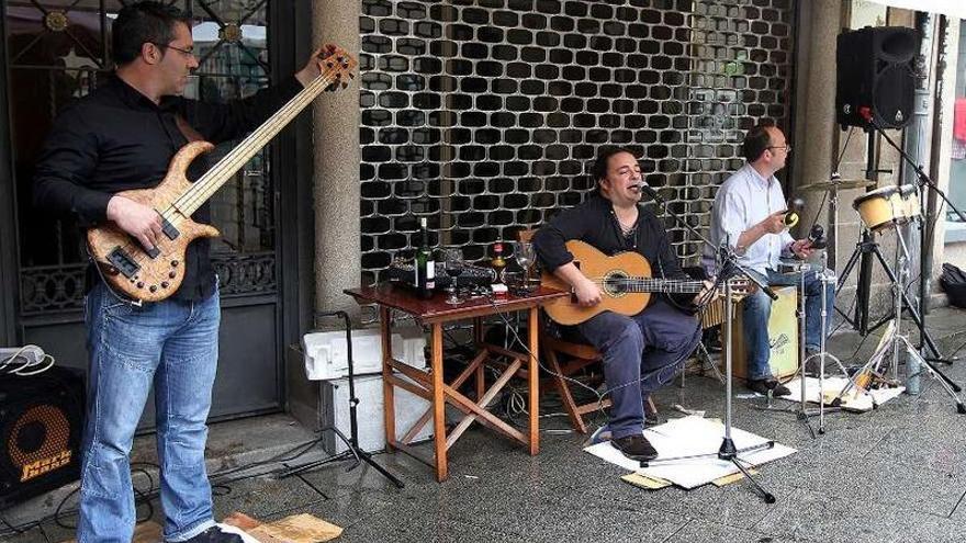 Música en directo para acompañar el vermú