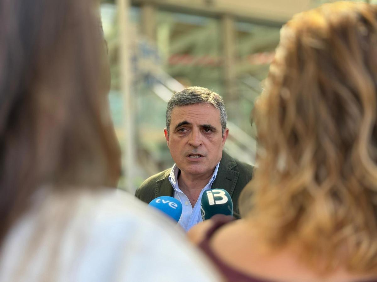 Marí ha atendido a los medios de comunicación en el aeropuerto de Palma