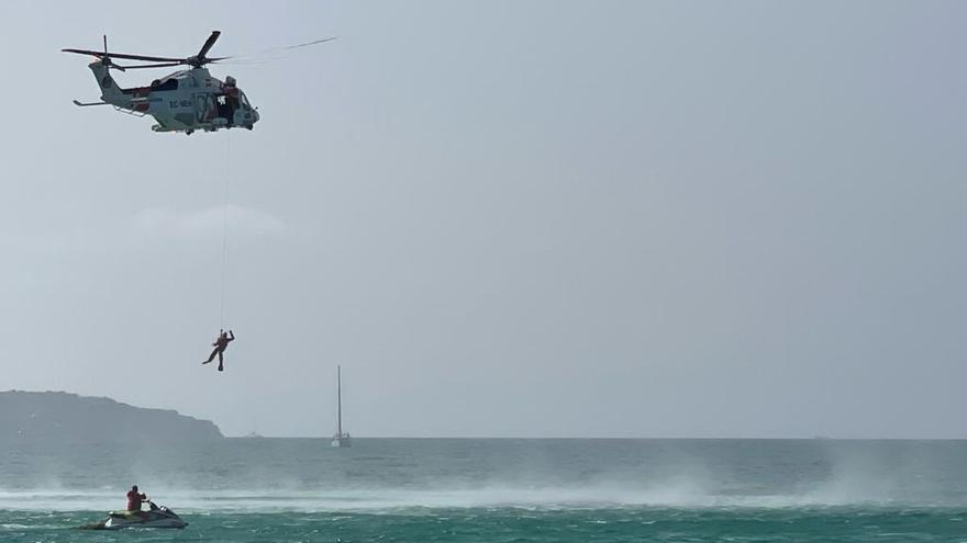 Un helicóptero ha participado en el simulacro de esta mañana.