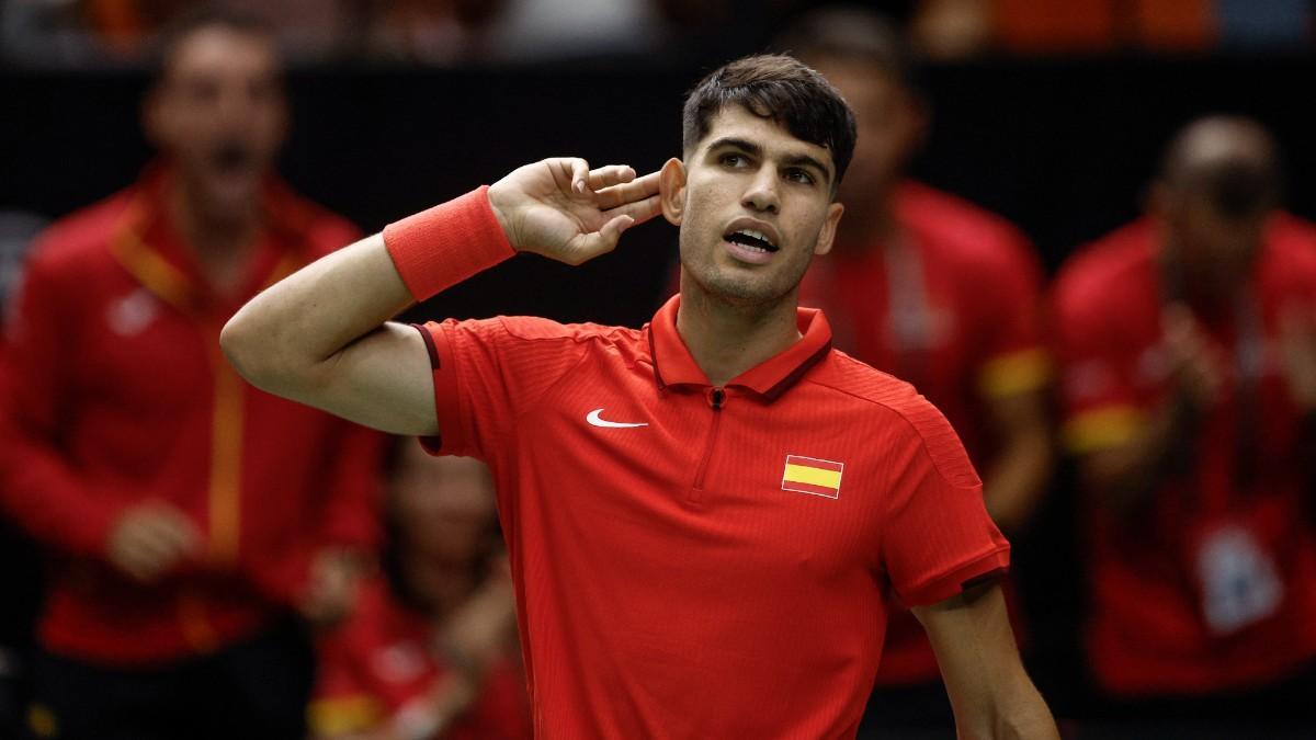 Alcaraz celebra un punto en la fase de grupos de la Copa Davis 2024