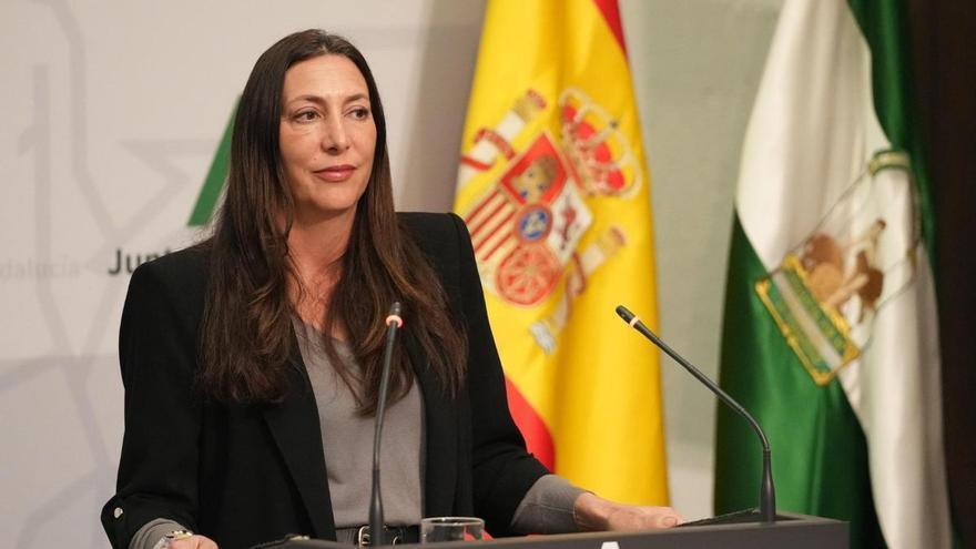 La consejera andaluza Loles López no comparte que las mujeres "no puedan formar parte de una hermandad"