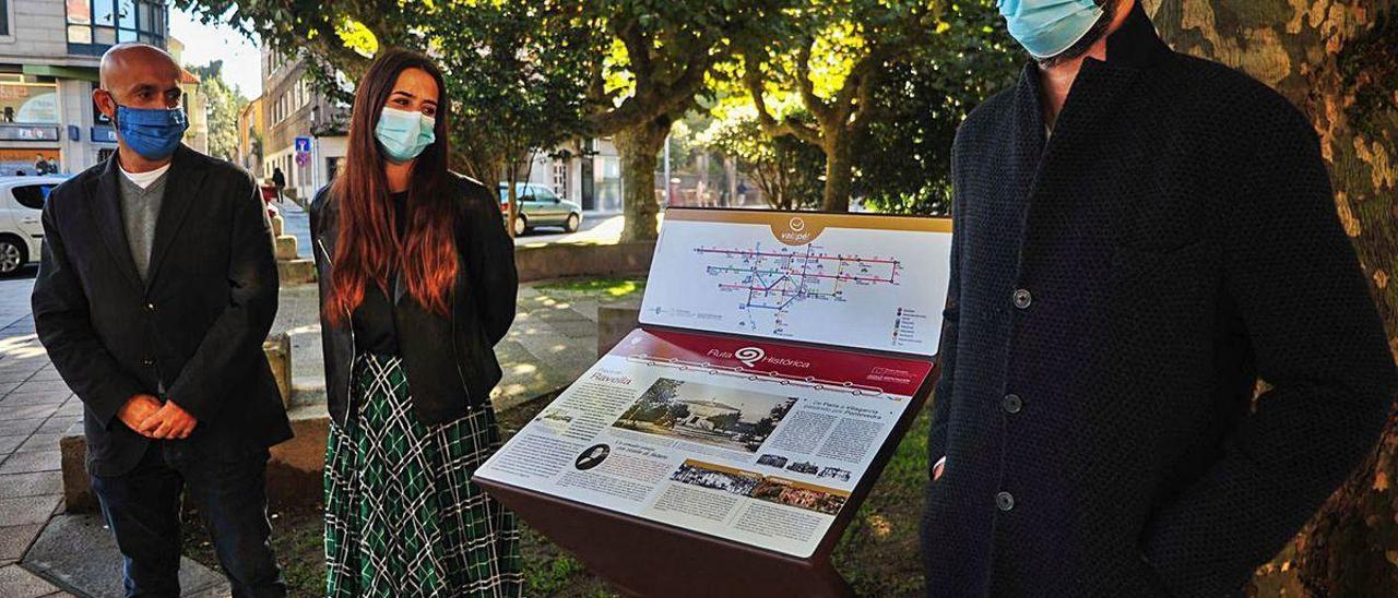 Álvaro Carou, Paola María y Alberto Varela presentaron ayer la renovación de la Ruta Histórica.