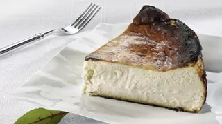 Aprende a hacer la famosa tarta de queso de La Viña en solo 30 segundos