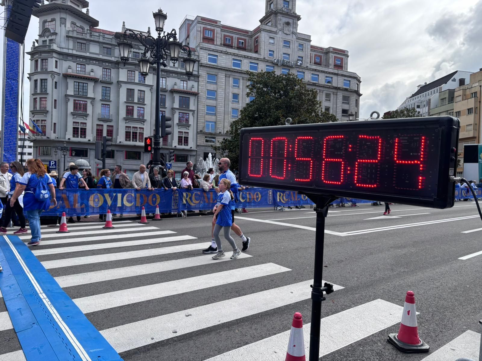 EN IMÁGENES: Así ha sido la carrera por el centenario del Real Oviedo