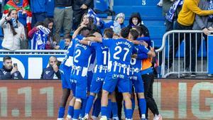 Resumen, goles y highlights del Alavés 1 - 0 Almería de la jornada 12 de LaLiga EA Sports