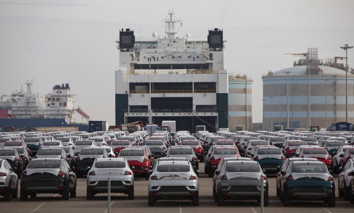 Campa de coches de la APV en Sagunt.