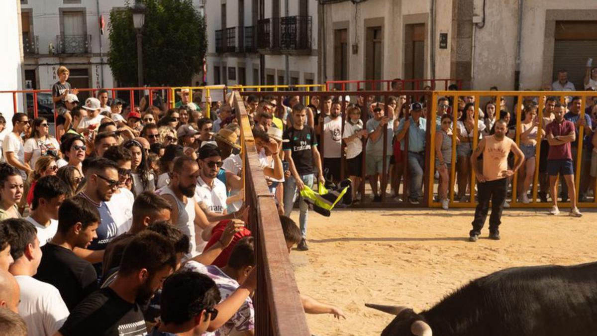 El encierro de Bermillo, entre calor y capotes