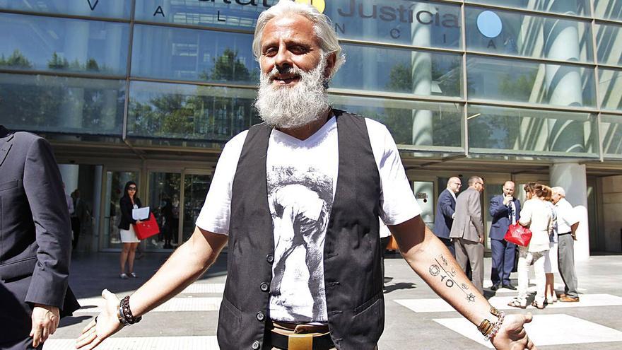 Marcos Benavent el 26 de mayo de 2015, día que reapareció tras varios meses huido. | FERNANDO BUSTAMANTE
