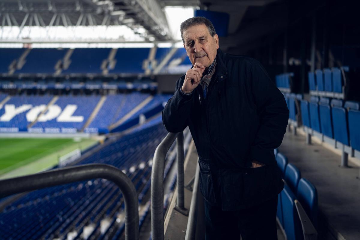 Cornellà de Llobregat. 20/01/2026 Deportes. Retrato de Rafa Marañón, exleyenda del RCD Espanyol, durante una entrevista para la serie Segunda Vida en el RCDE Stadium. Foto: Zowy Voeten / El Periódico