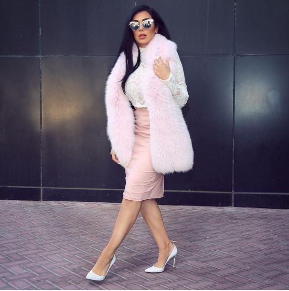 Huda Kattan es también aficionada a mostrar sus looks en las redes