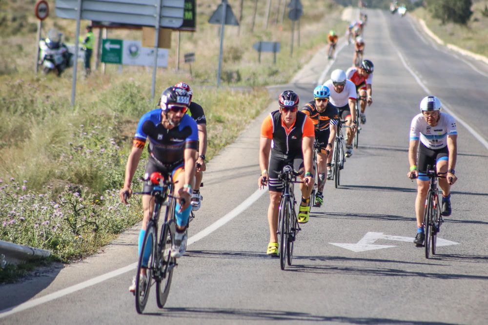 Gustavo Rodríguez y Anna Noguera ganan el Triatlón de Orihuela