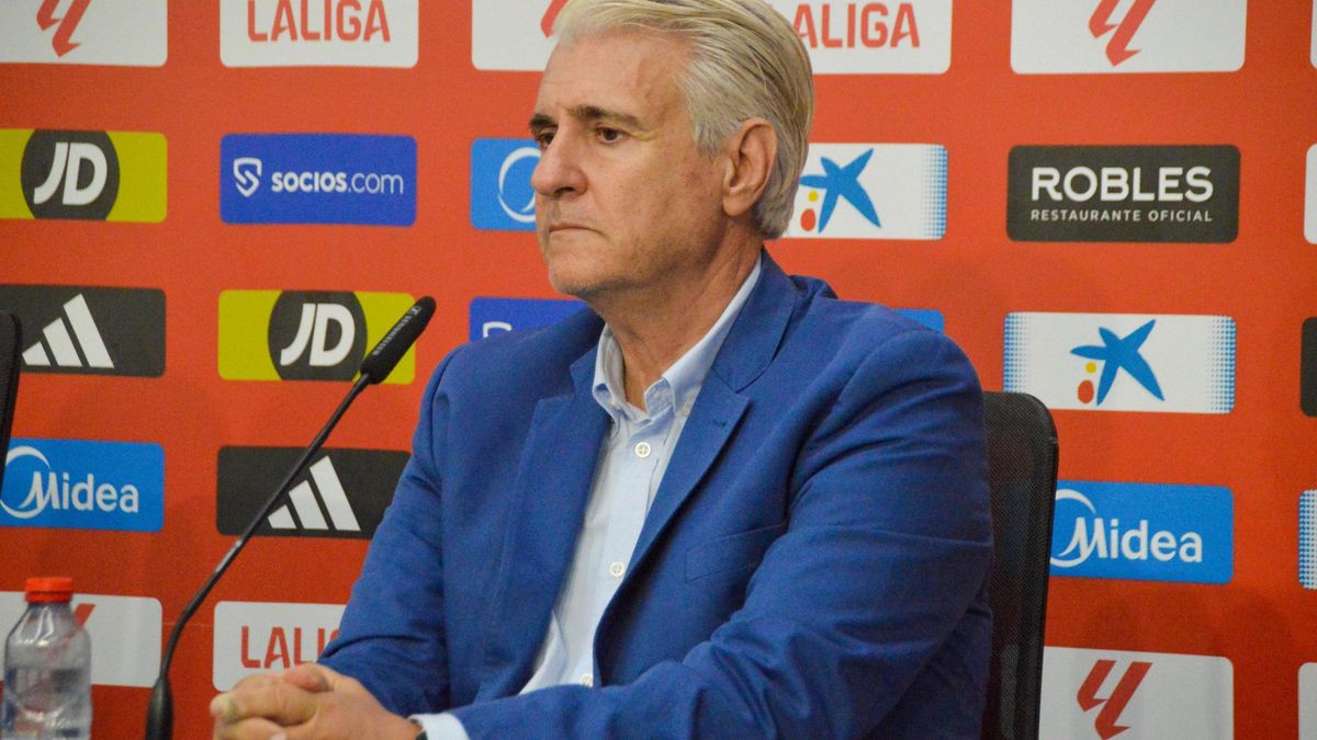 Antonio Cordón en la presentación de Alfon González como nuevo jugador del Sevilla FC