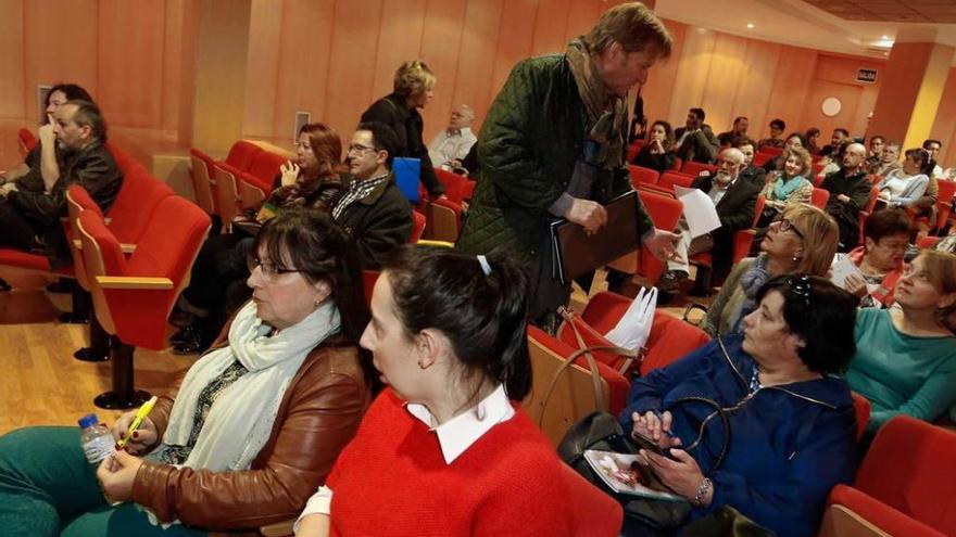 Los nuevos miembros de los consejos de participación ciudadana, antes de tomar posesión de los cargos.