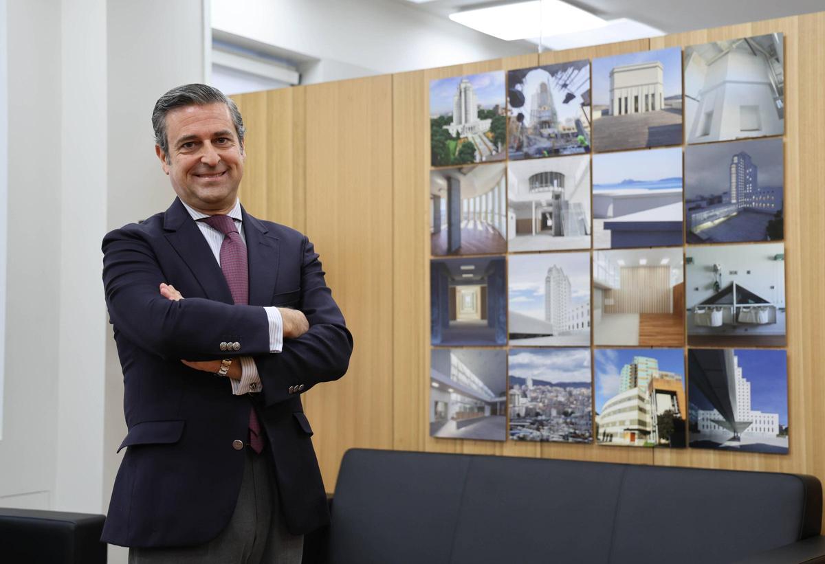 Germán Serrano, en su despacho del decanato de la Ciudad de la Justicia de Vigo.