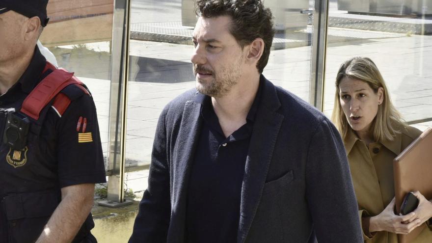 e que hay riesgo de fuga de Jonathan Andic por su "altísima capacidad económica"