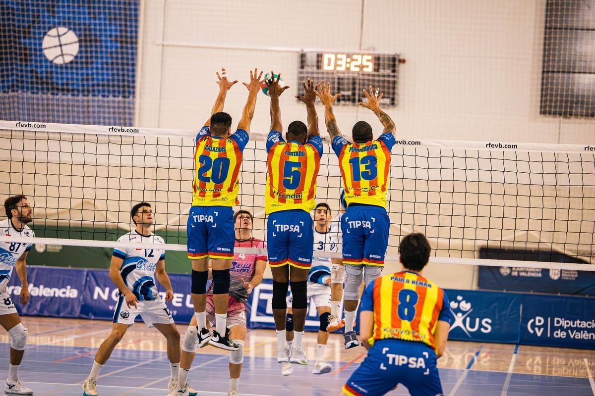 Imagen de archivo del partido disputado en el Nou Moles entre el Léleman Conqueridor Valencia y el CV Melilla al inicio de temporada.