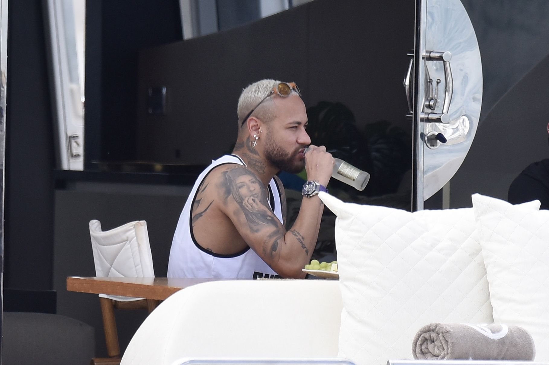 Neymar navega con un grupo de amigos en Ibiza