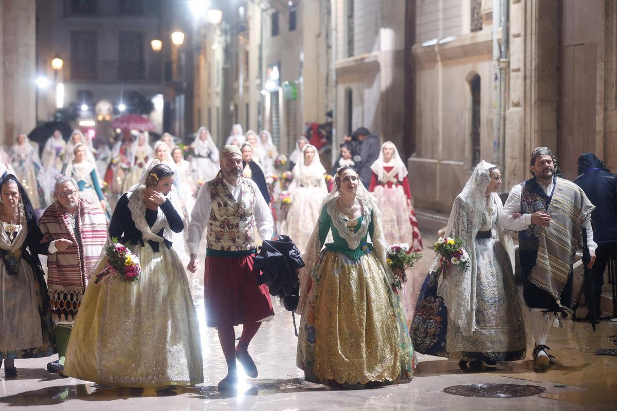 Todas las fotos de la Ofrenda del 18 de marzo por la calle San Vicente entre las 23:00 y la medianoche