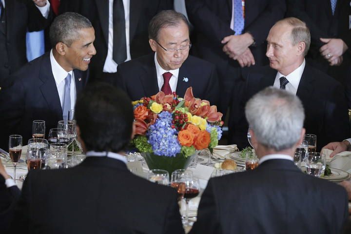 Obama y Putin se saludan durante un encuentro en Nueva York celebrado tras la Asamblea de la ONU