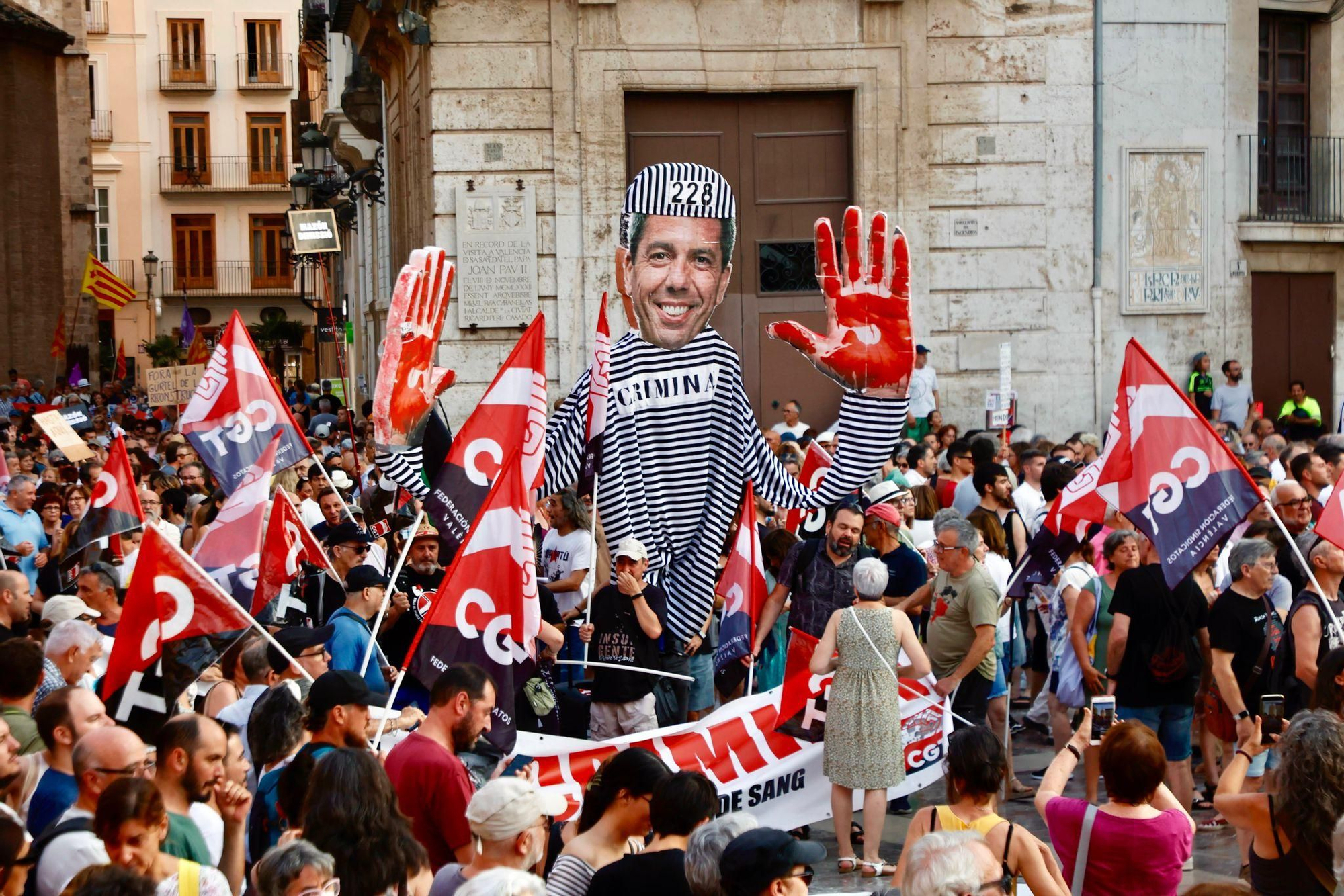Octava manifestación contra la gestión de Mazón por la dana