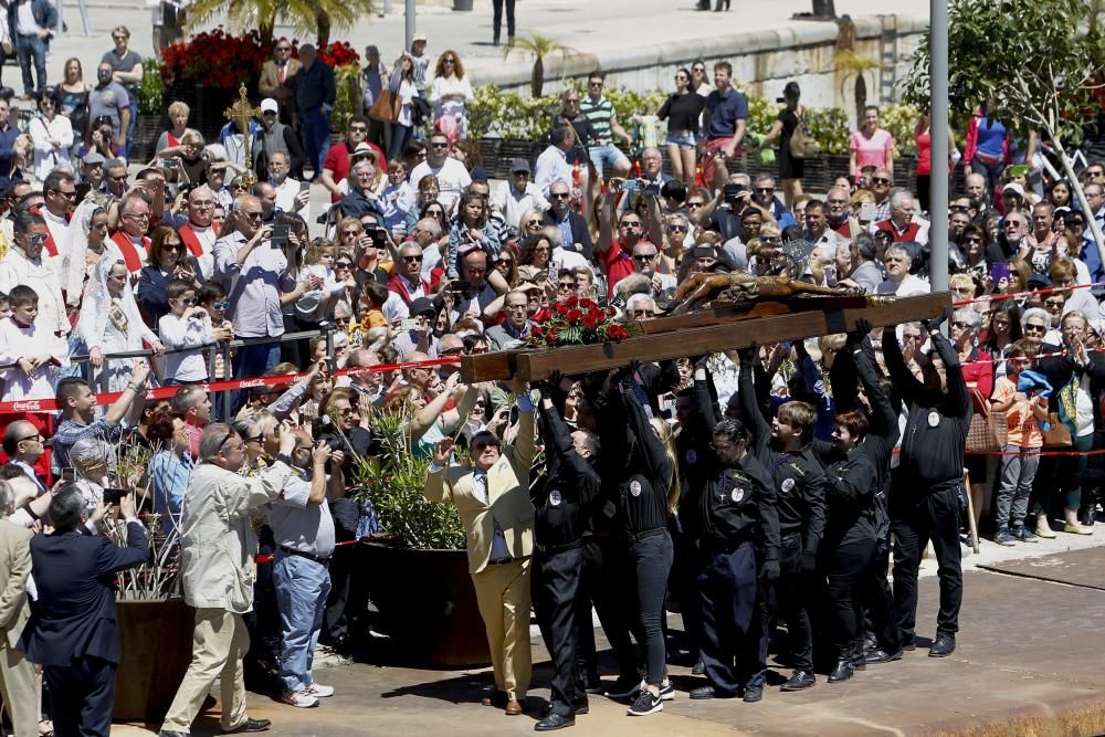 El Cristo del Grao recorre las calles de Poblats Marítims