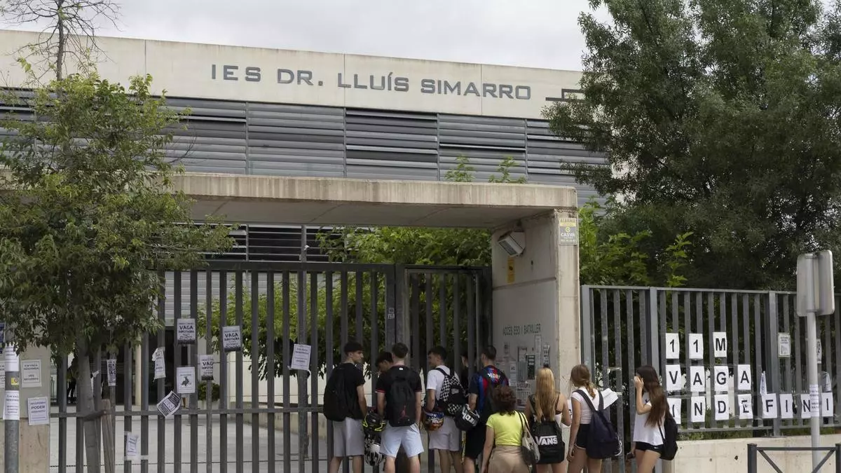 El IES Simarro de Xàtiva registra temperaturas de 35 grados en las aulas pese a las promesas de la conselleria
