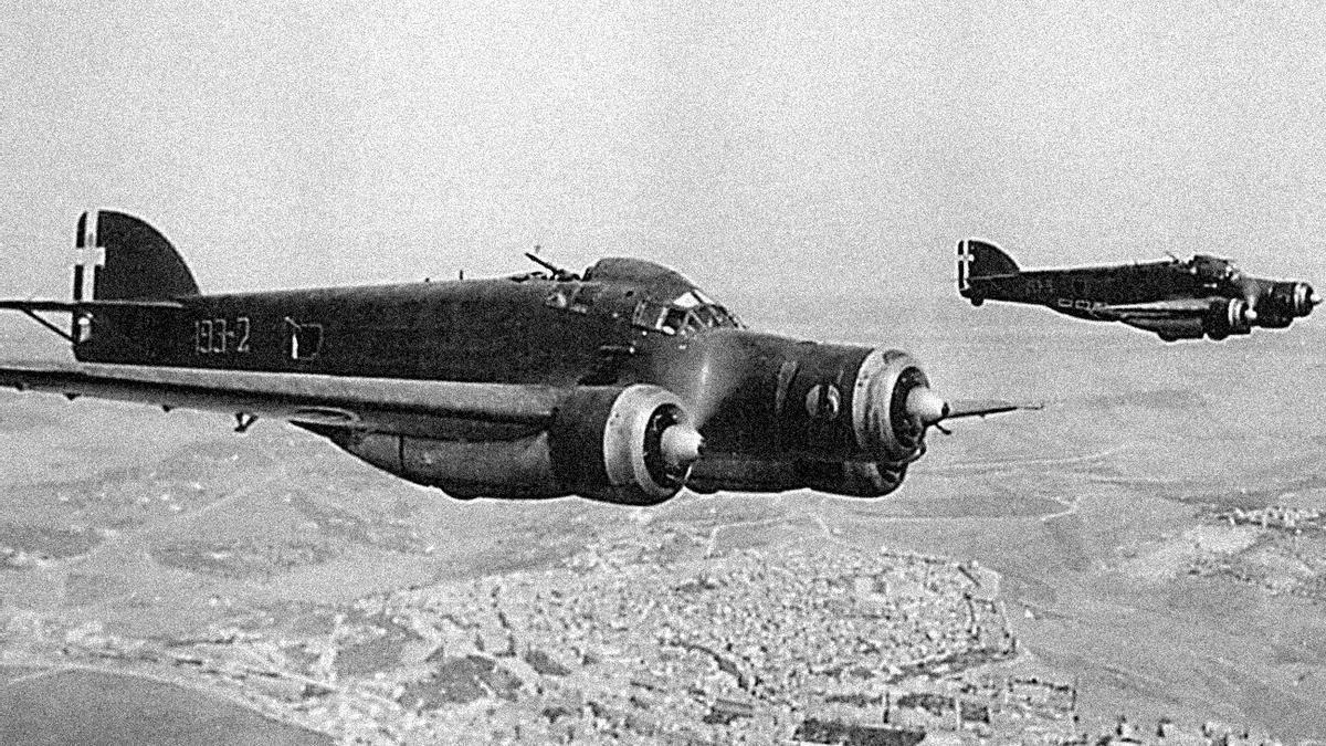 Bombarderos italianos Savoia SM-79 Sparviero.El casco urbano de Alcañiz fue objetivo de sus bombardeos.