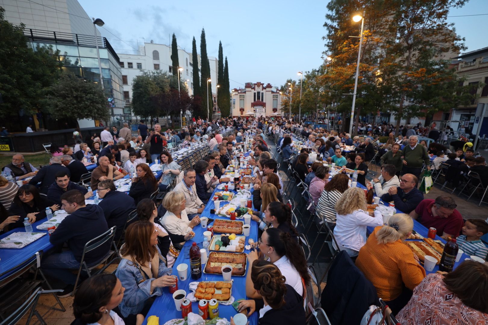 No te pierdas las fotos: Gran ambiente en la cena de 'pa i porta' en Almassora