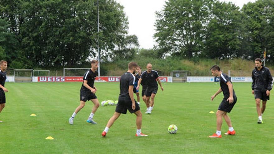 Los jugadores durante el entrenamiento.