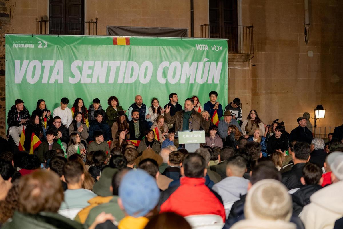 El líder nacional de Vox esta tarde en la plaza de San Jorge de Cáceres.