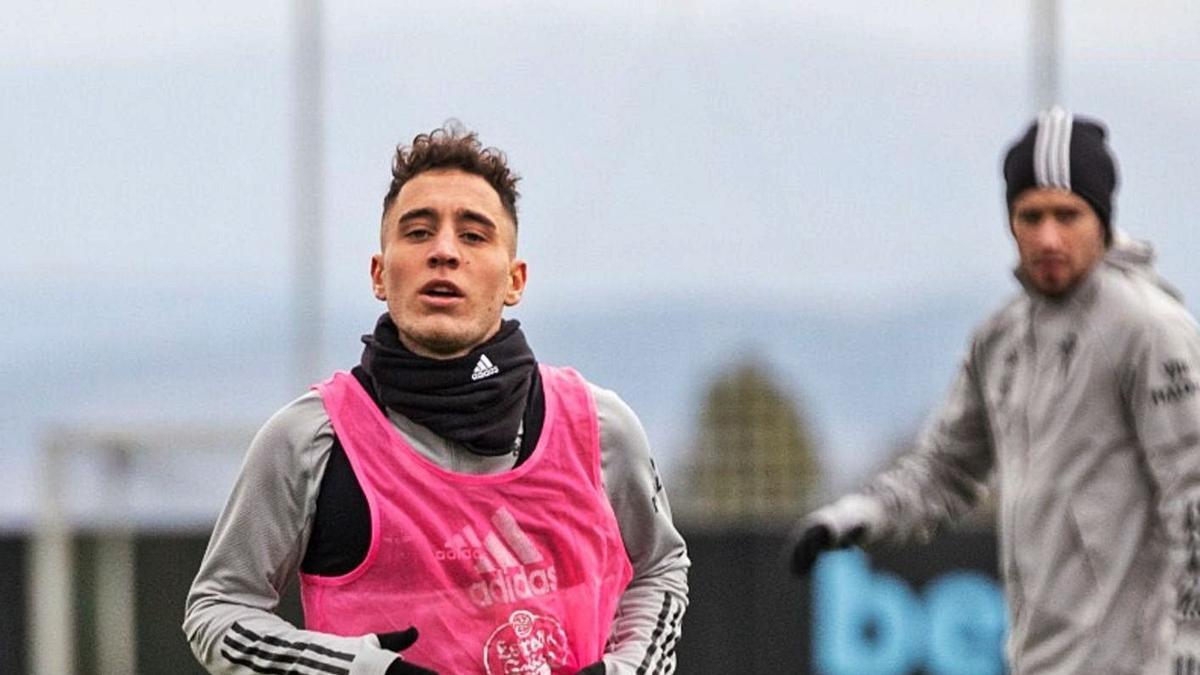 Emre Mor, durante un
entrenamiento del Celta
en la ciudad deportiva
Afouteza de Mos.  | // RCCV