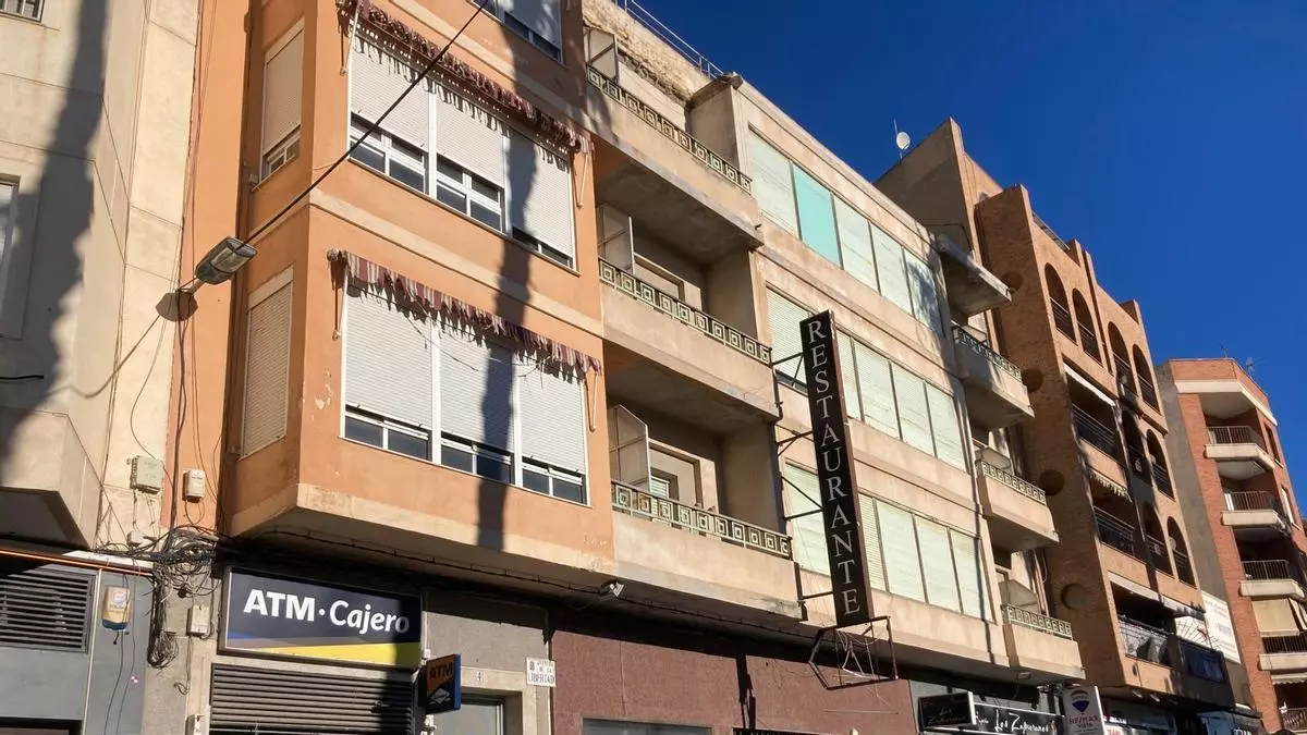 Torrevieja autoriza el derribo de un inmueble en el paseo de la Libertad para construir un hotel de 4 estrellas