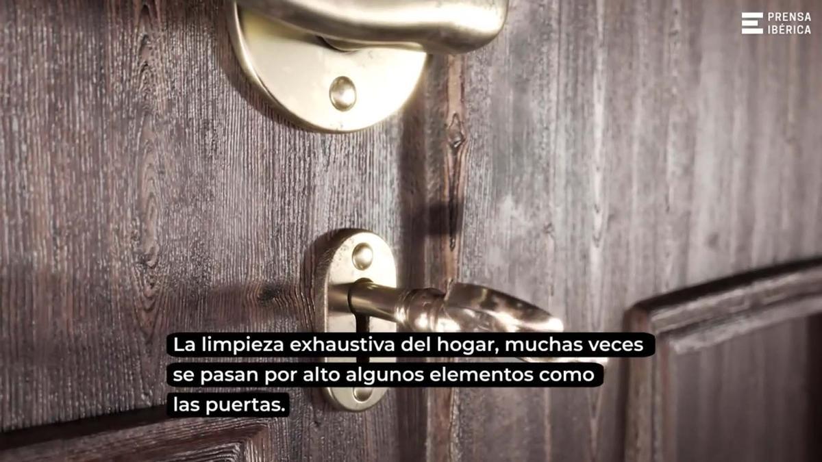 Cómo limpiar las puertas de madera y que te duren más tiempo