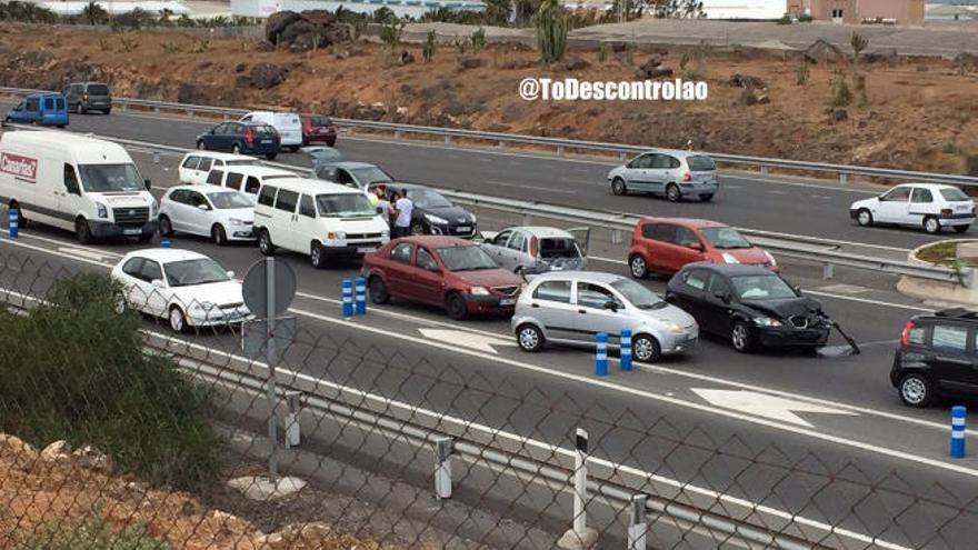 Una colisión múltiple colapsa la autopista y las calles de El Carrizal