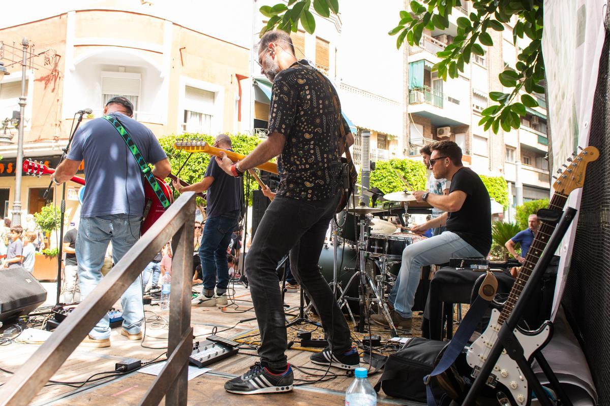 El grupo S. A. M. tocando en el B-Side Festival de 2023