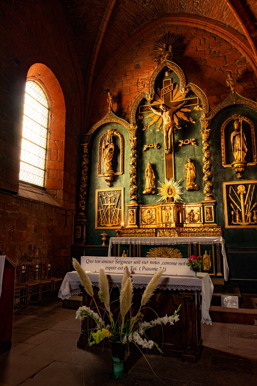 Iglesia Collonge-la-Rouge Saint-Pierre